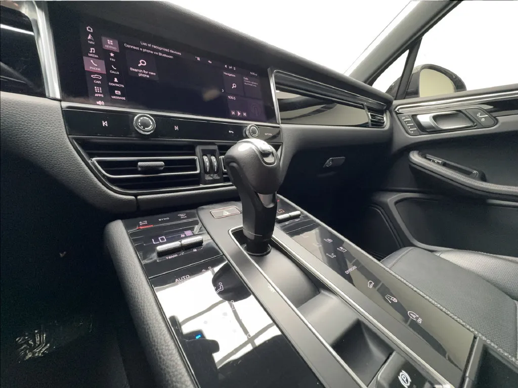 Porsche Macan photo 49