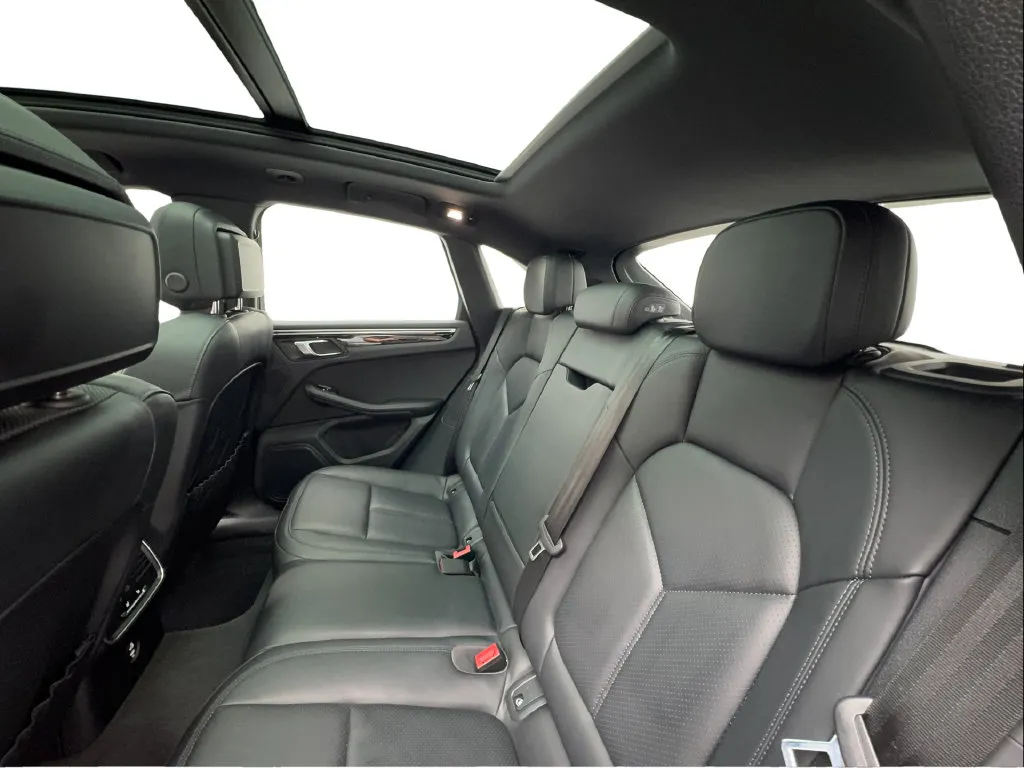 Porsche Macan photo 28
