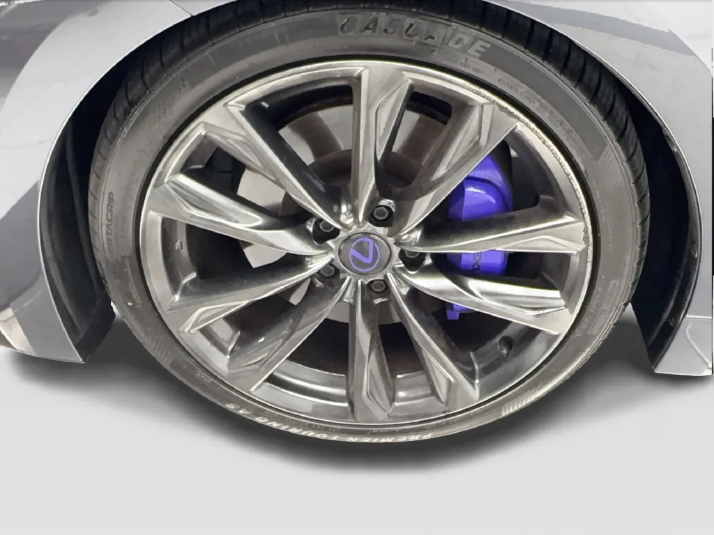Lexus IS photo 14