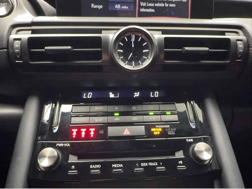 Lexus IS photo 48
