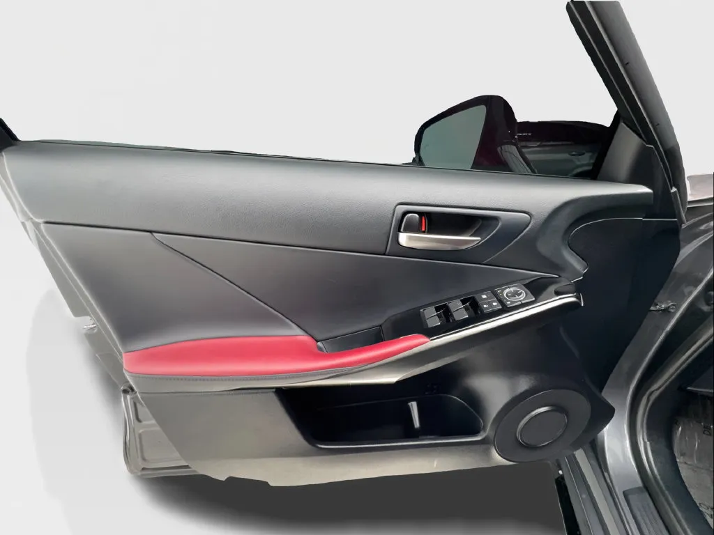 Lexus IS photo 23