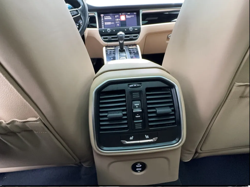Porsche Macan photo 42