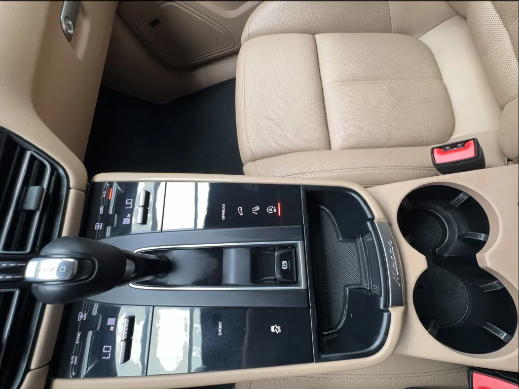 Porsche Macan photo 49