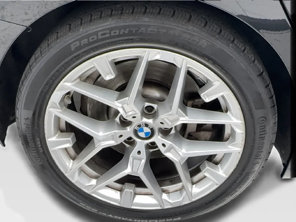 BMW 3 Series photo 16
