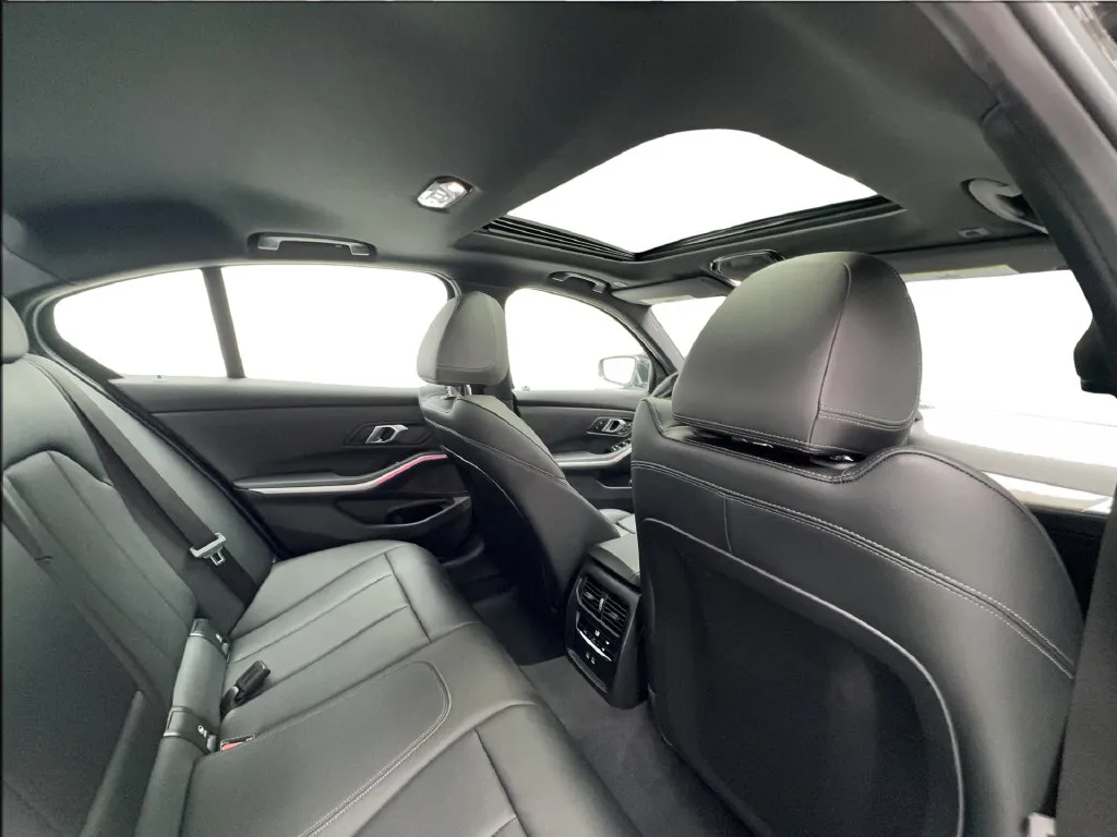 BMW 3 Series photo 28