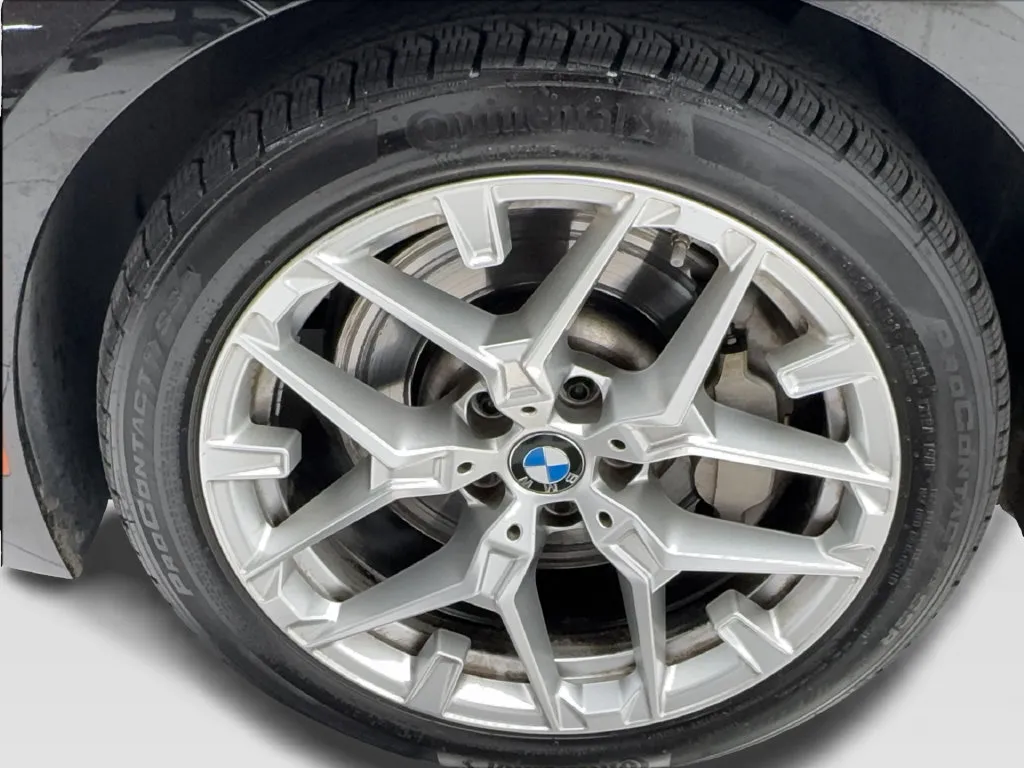 BMW 3 Series photo 14