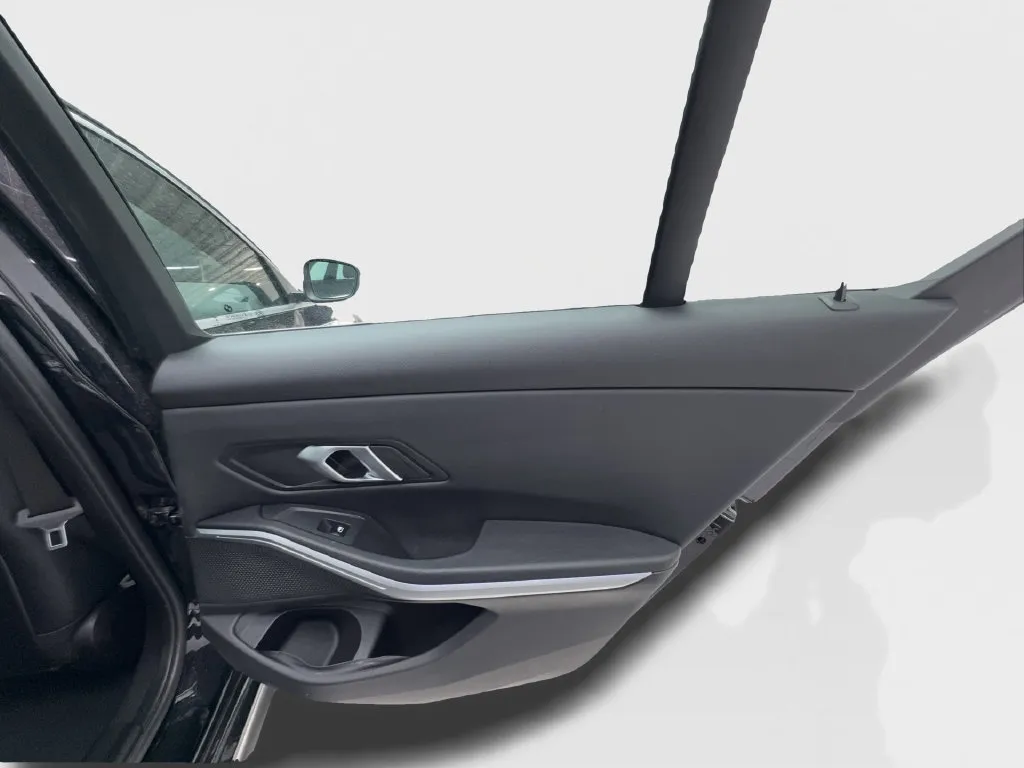 BMW 3 Series photo 30