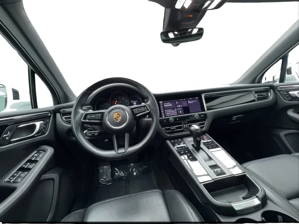 Porsche Macan photo 37
