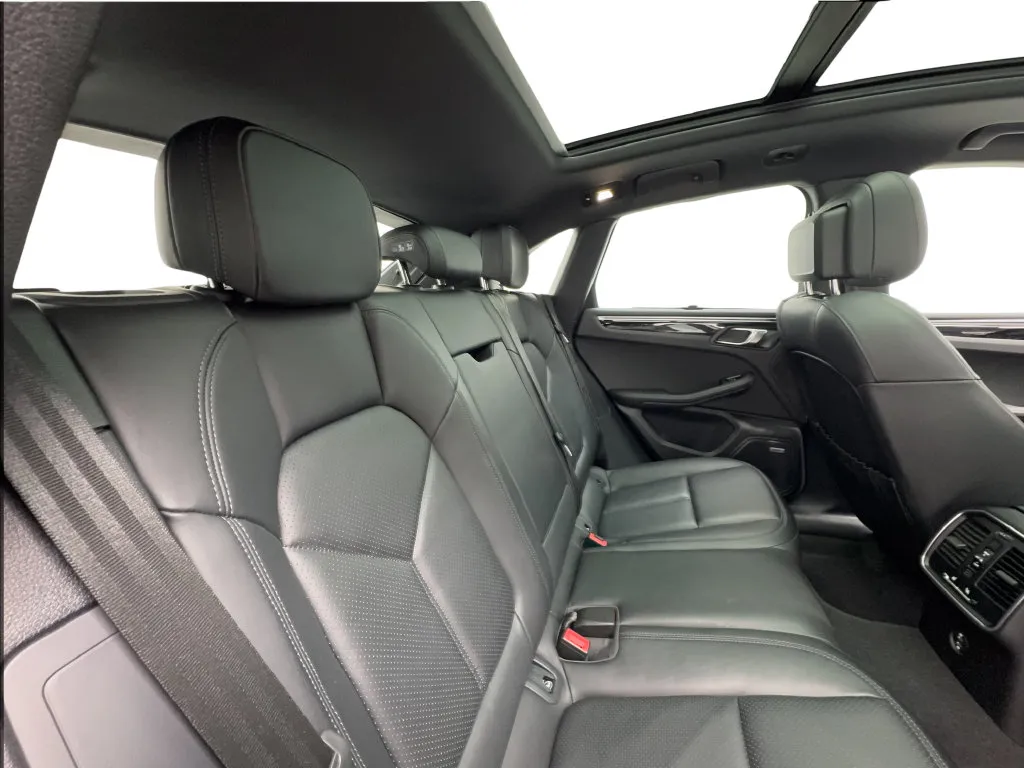Porsche Macan photo 30