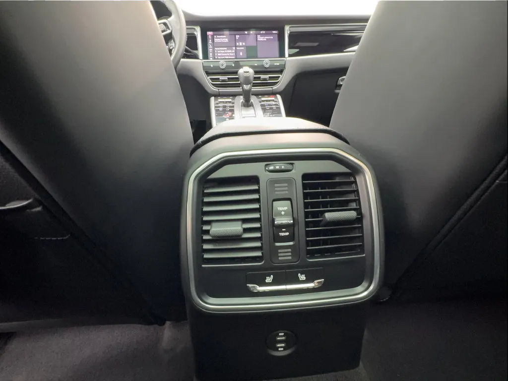Porsche Macan photo 42