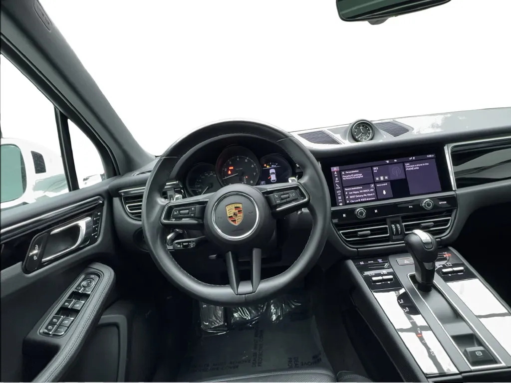 Porsche Macan photo 39
