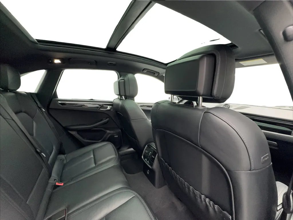 Porsche Macan photo 29