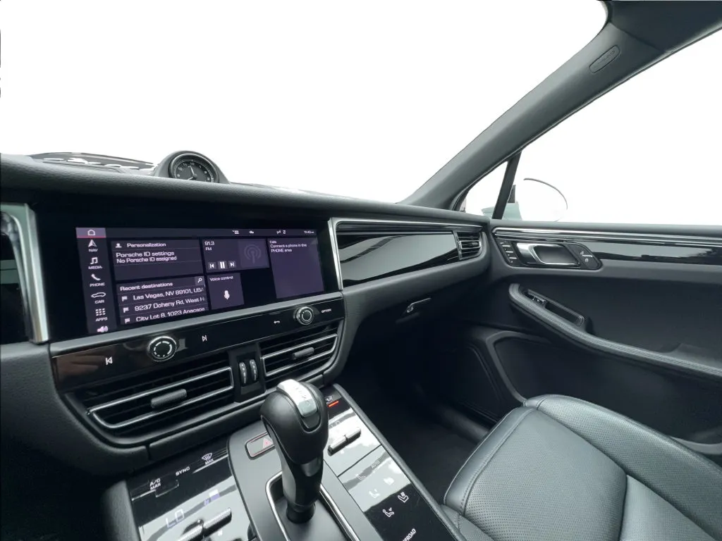 Porsche Macan photo 46