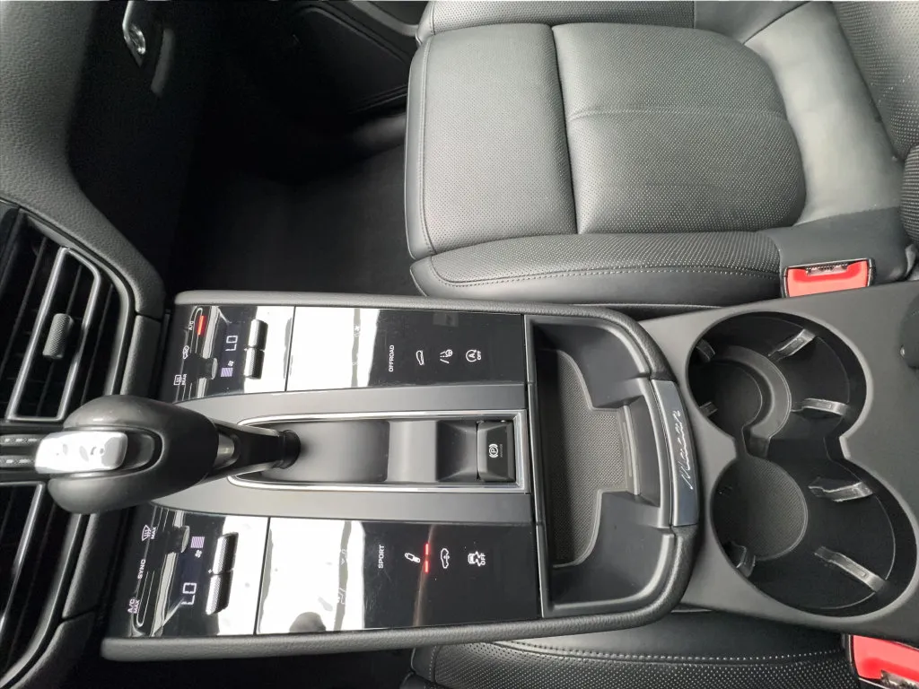 Porsche Macan photo 49
