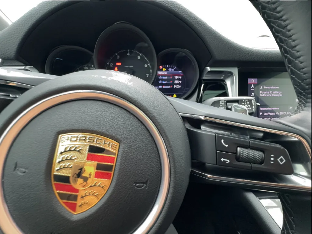 Porsche Macan photo 44