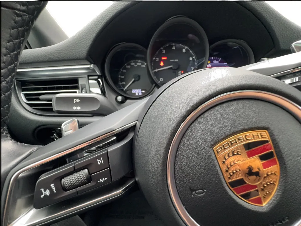 Porsche Macan photo 45
