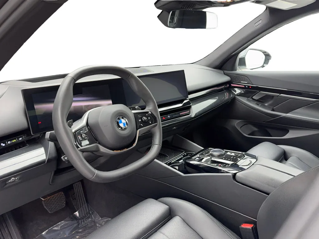 BMW 5 Series photo 18