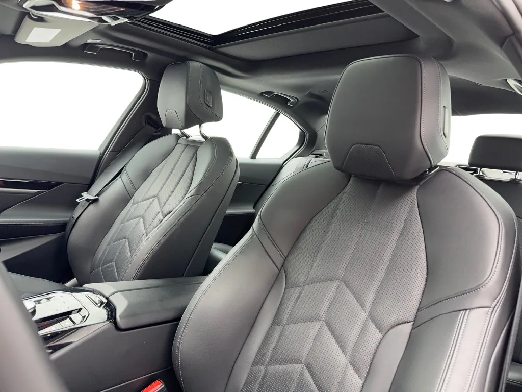 BMW 5 Series photo 37