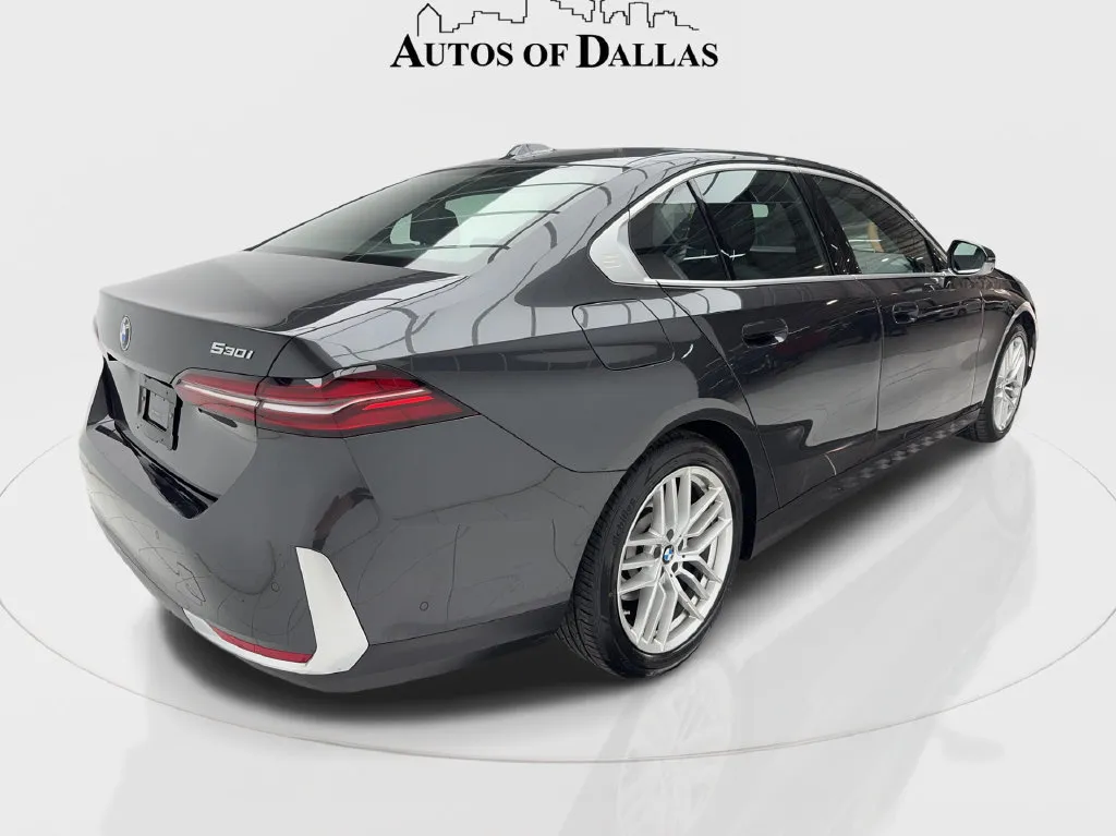 BMW 5 Series photo 11