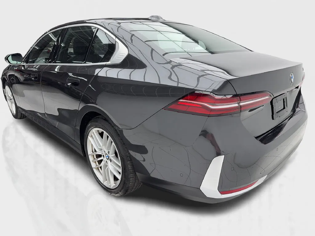 BMW 5 Series photo 14
