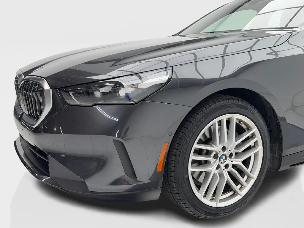 BMW 5 Series photo 7