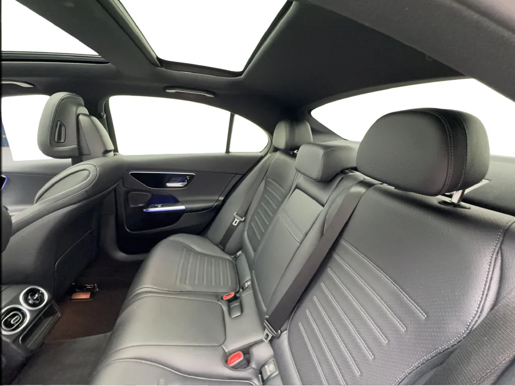 Mercedes-Benz C-Class photo 26