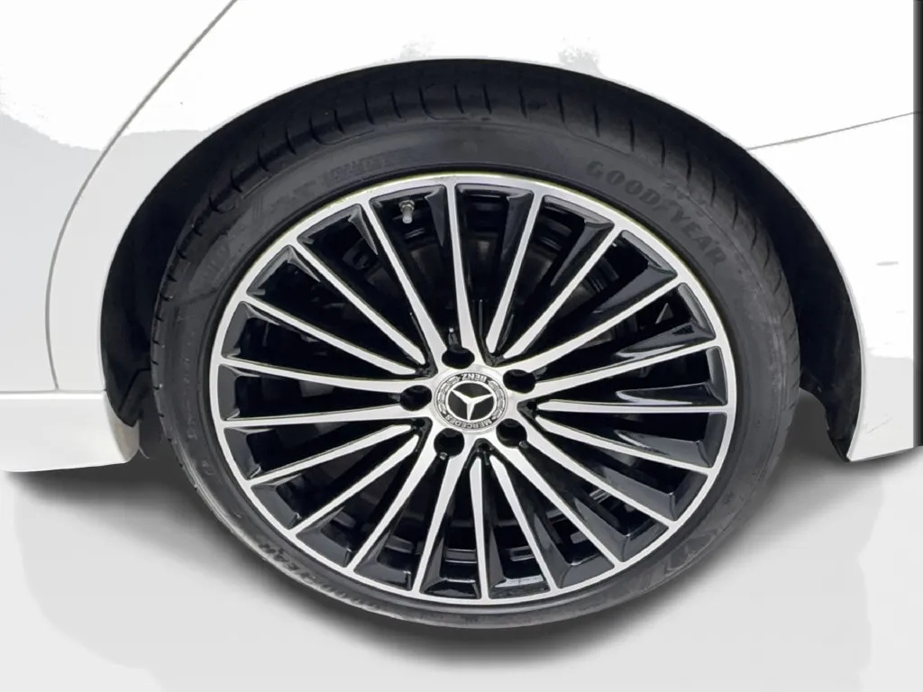 Mercedes-Benz C-Class photo 14