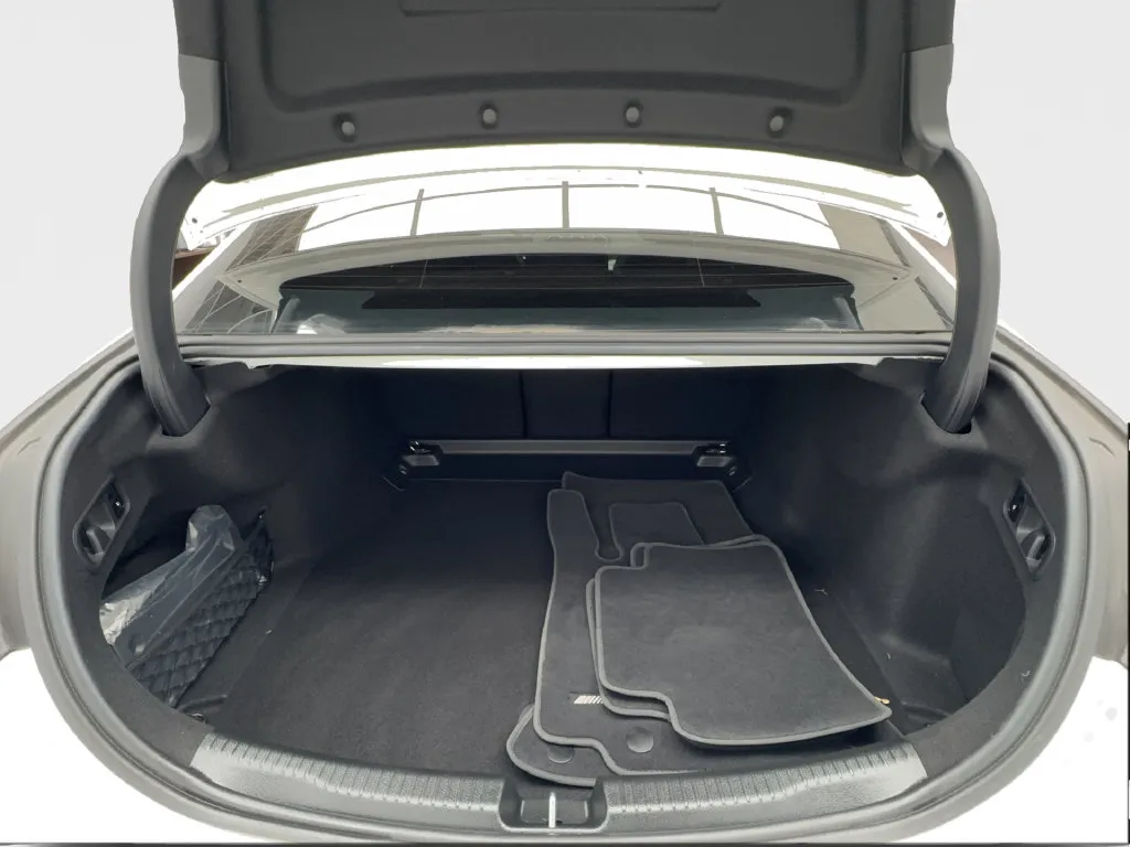 Mercedes-Benz C-Class photo 19