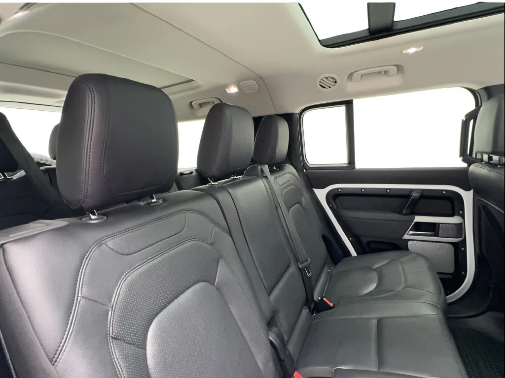 Land Rover Defender photo 30