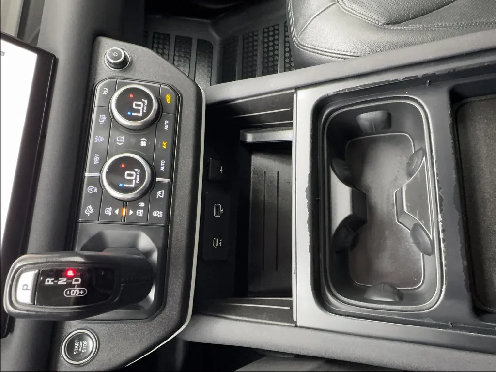 Land Rover Defender photo 50