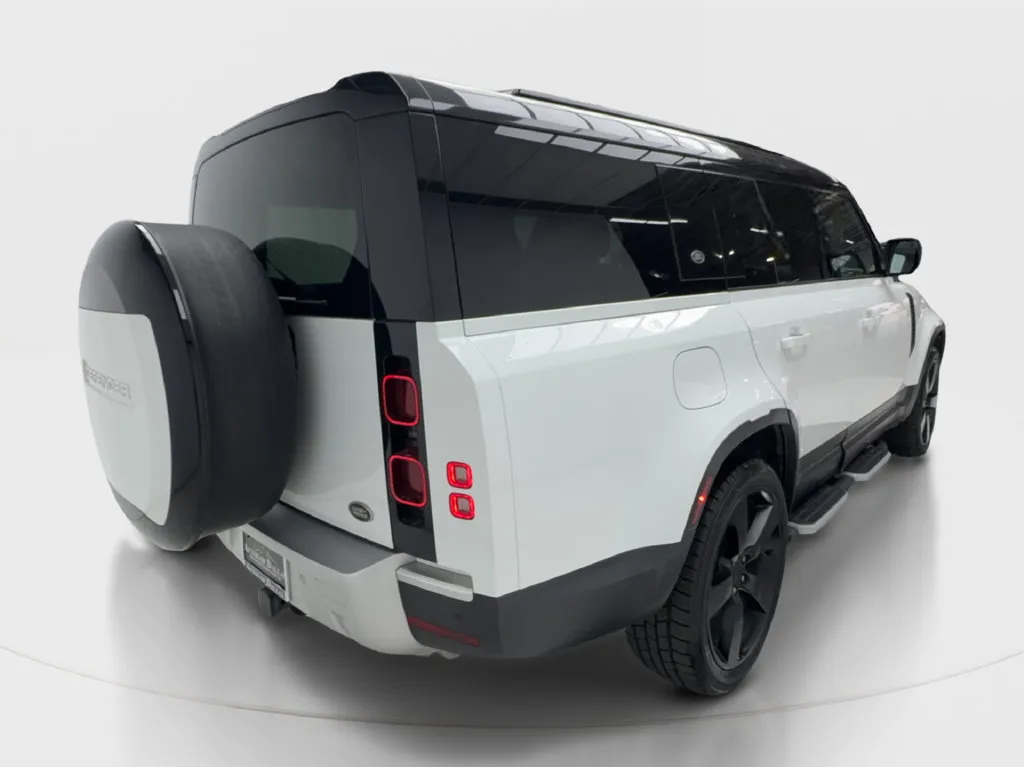Land Rover Defender photo 11