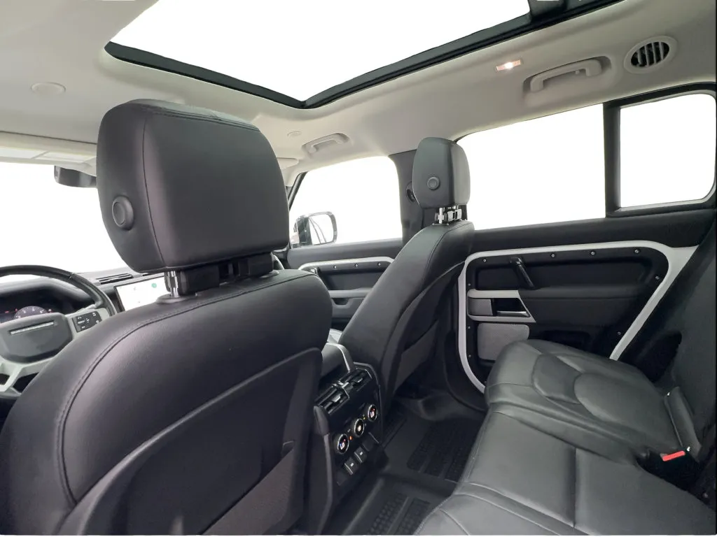 Land Rover Defender photo 25