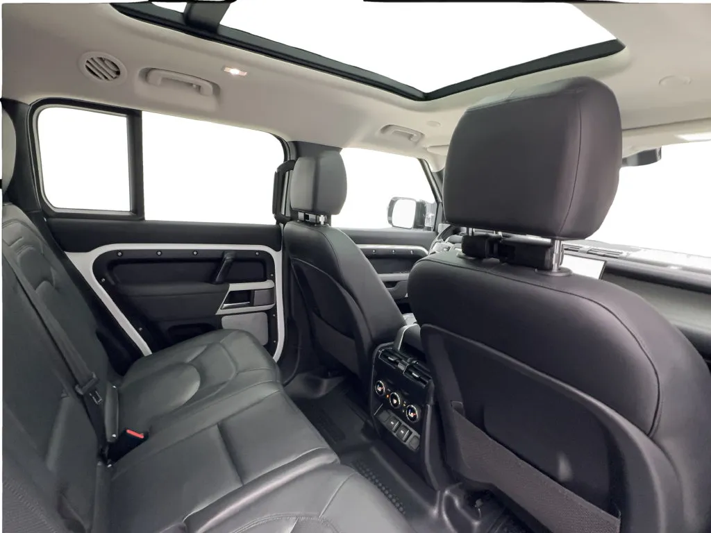 Land Rover Defender photo 29