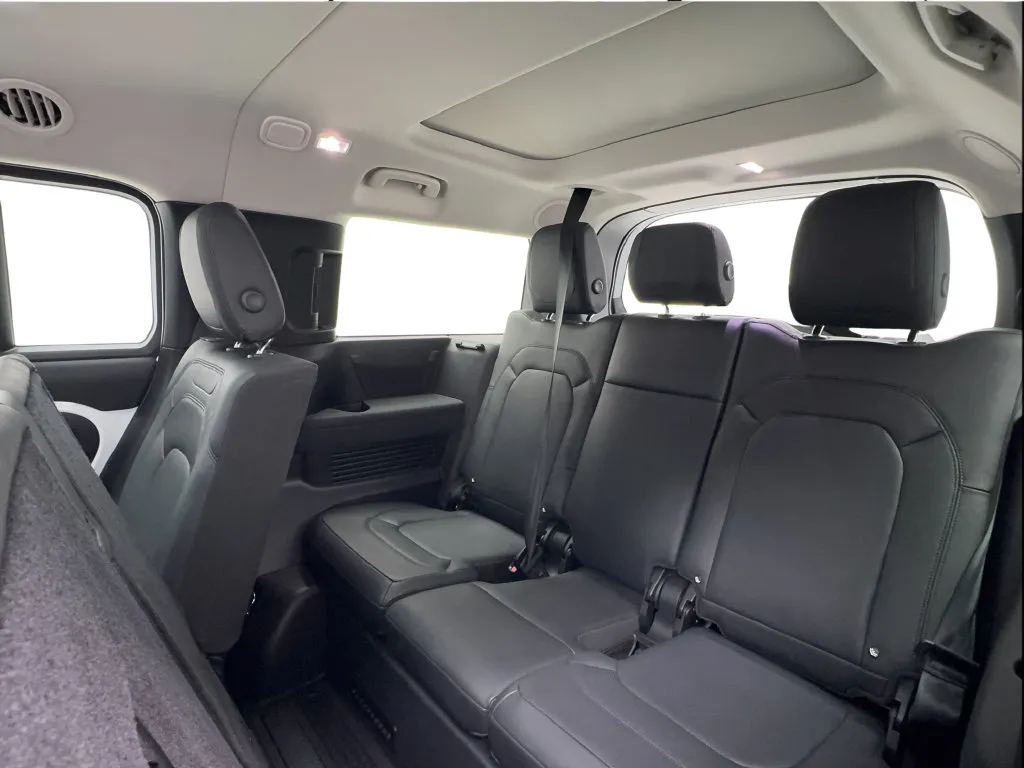 Land Rover Defender photo 27