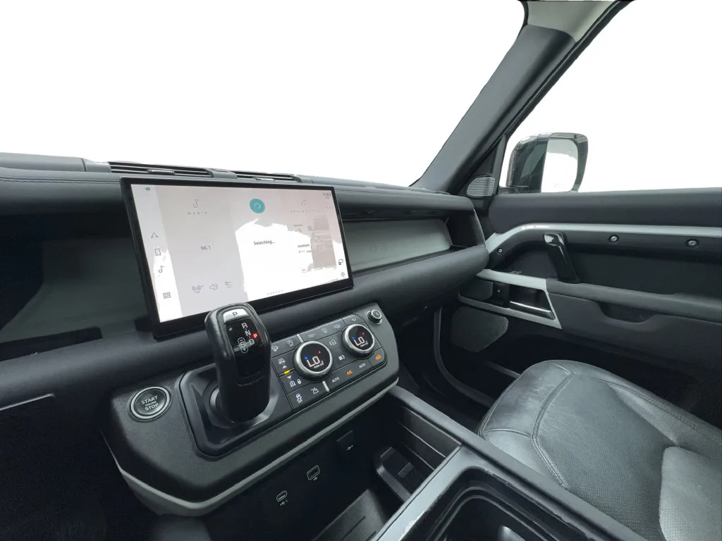Land Rover Defender photo 47