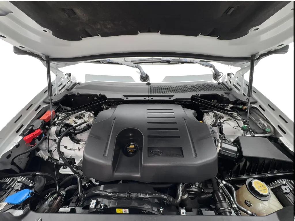 Land Rover Defender photo 19