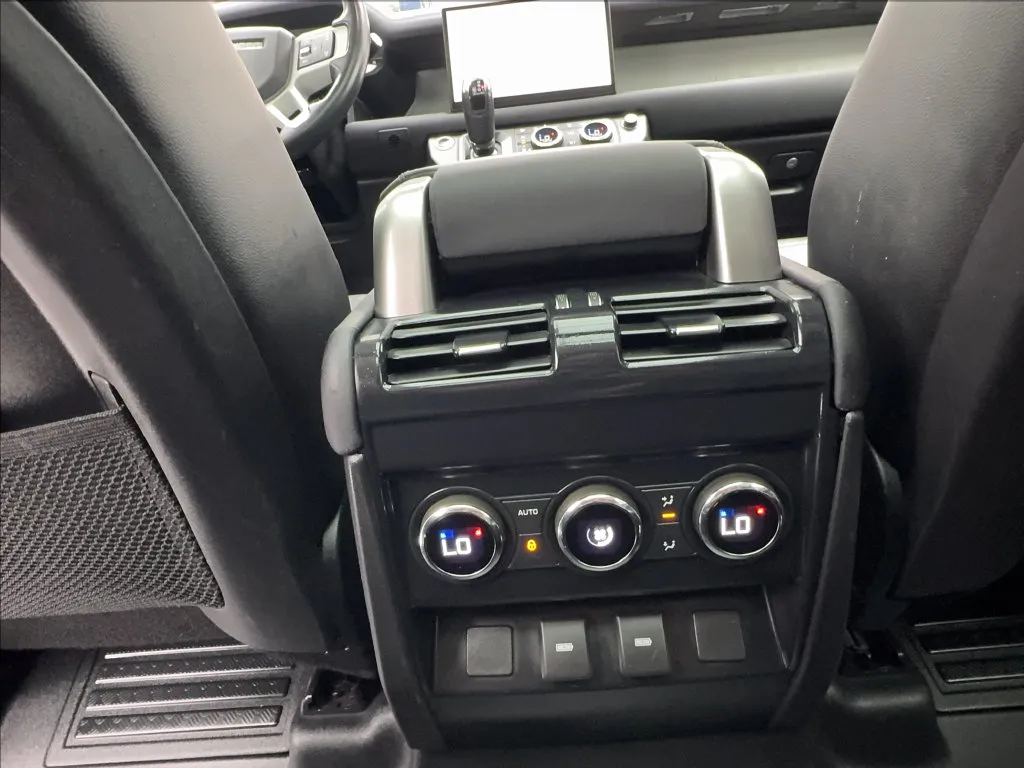 Land Rover Defender photo 43