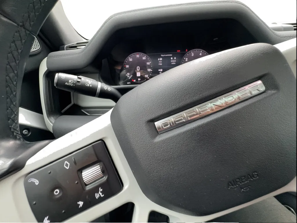Land Rover Defender photo 46
