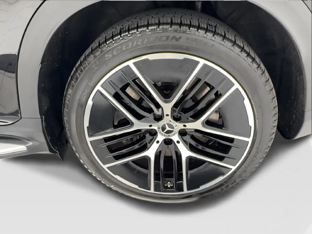 Mercedes-Benz EQE photo 12