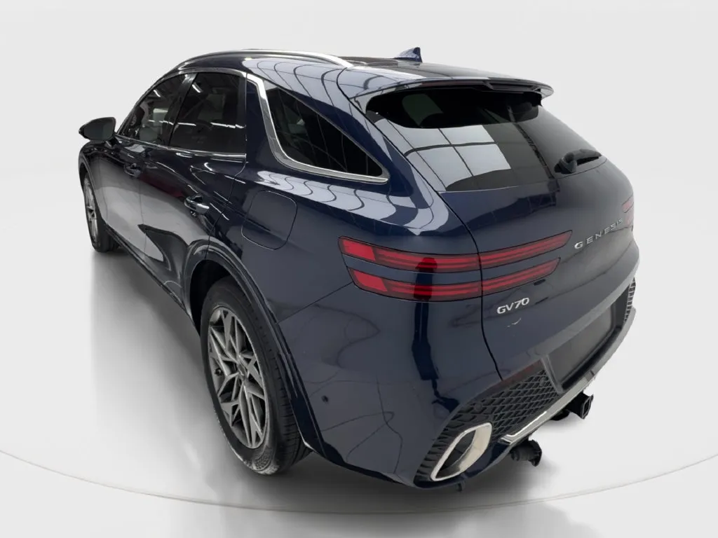 Genesis GV70 photo 11