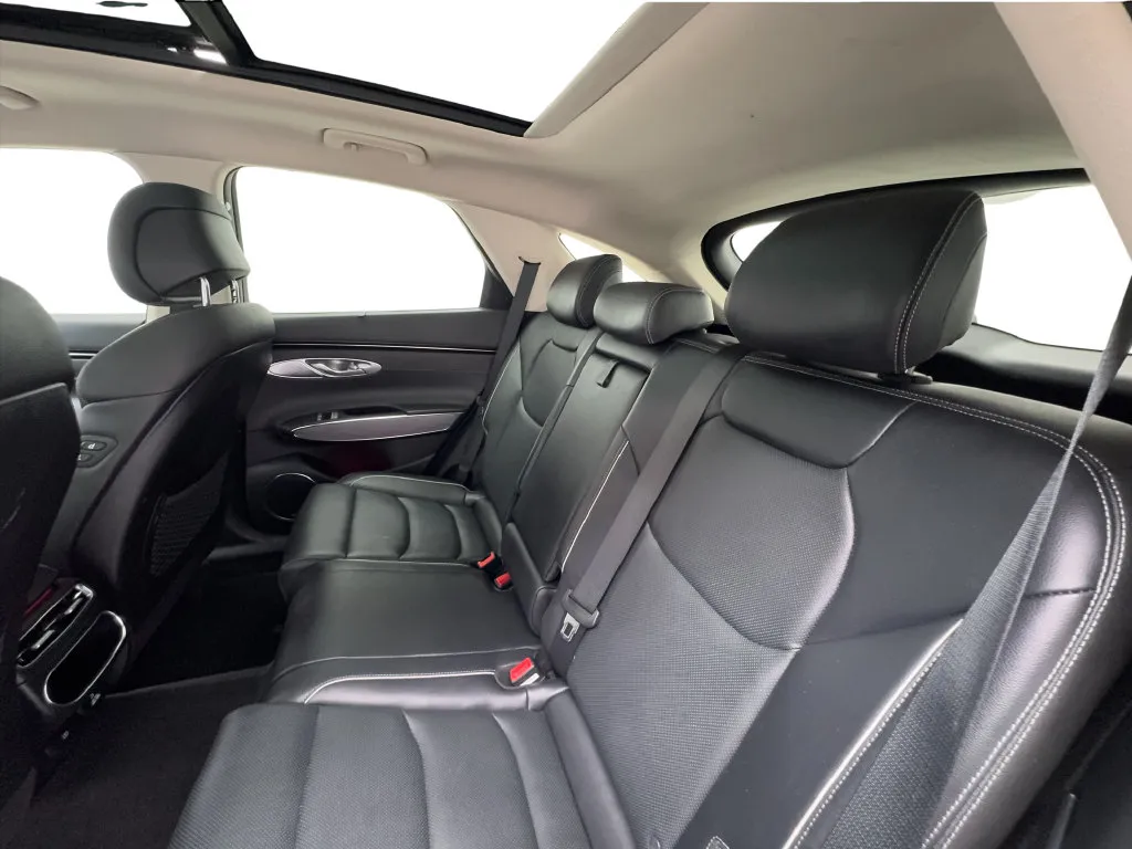 Genesis GV70 photo 26