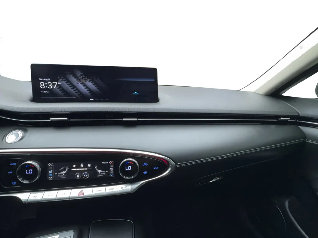 Genesis GV70 photo 46
