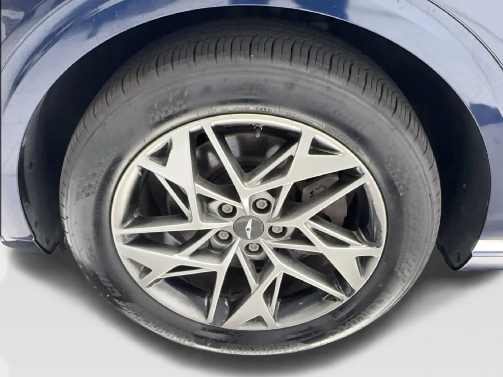 Genesis GV70 photo 14