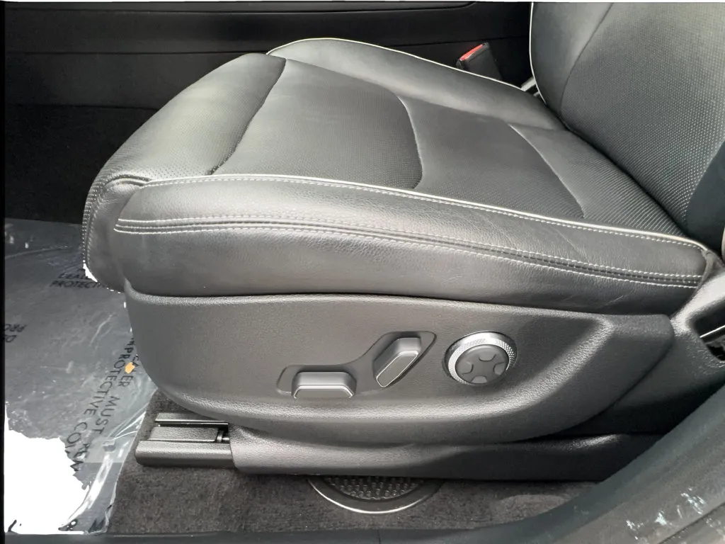 Genesis GV70 photo 22