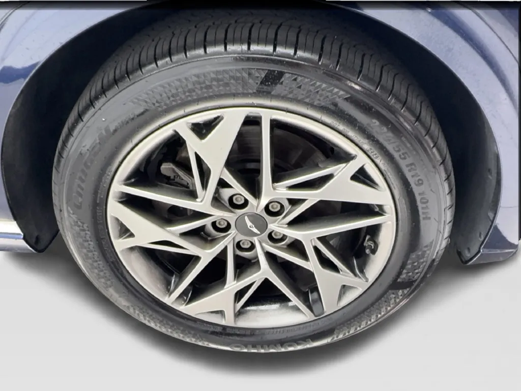 Genesis GV70 photo 15