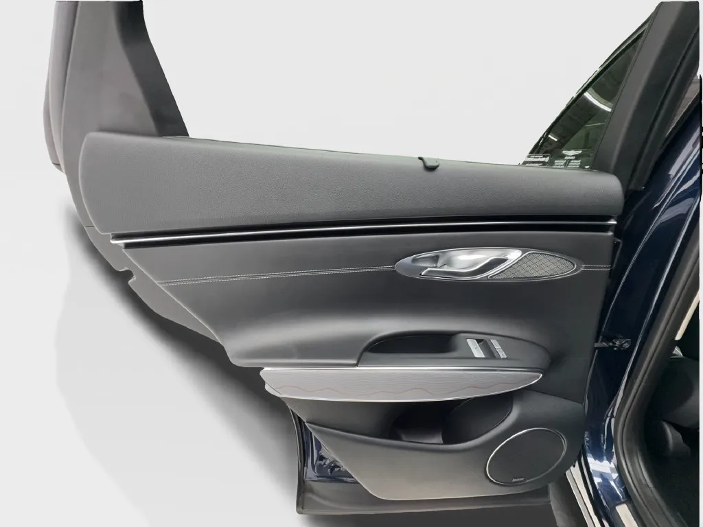 Genesis GV70 photo 27