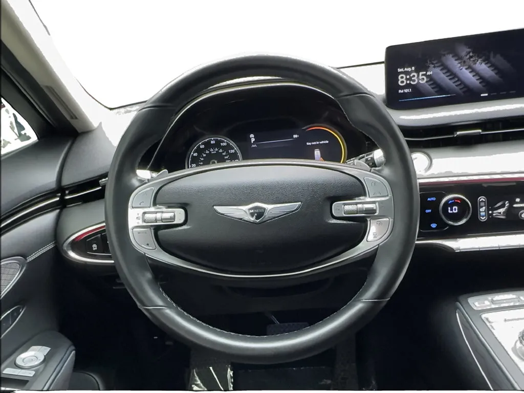 Genesis GV70 photo 39