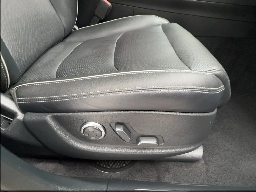Genesis GV70 photo 33