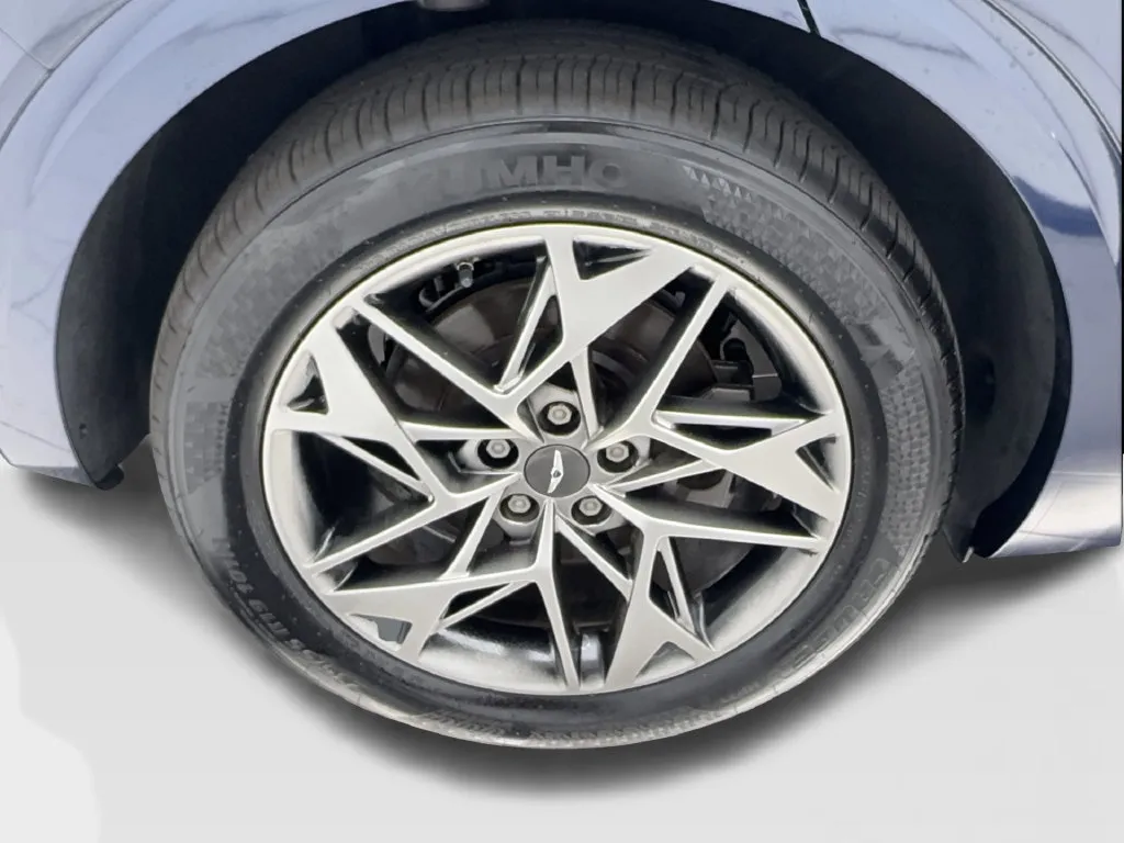 Genesis GV70 photo 16