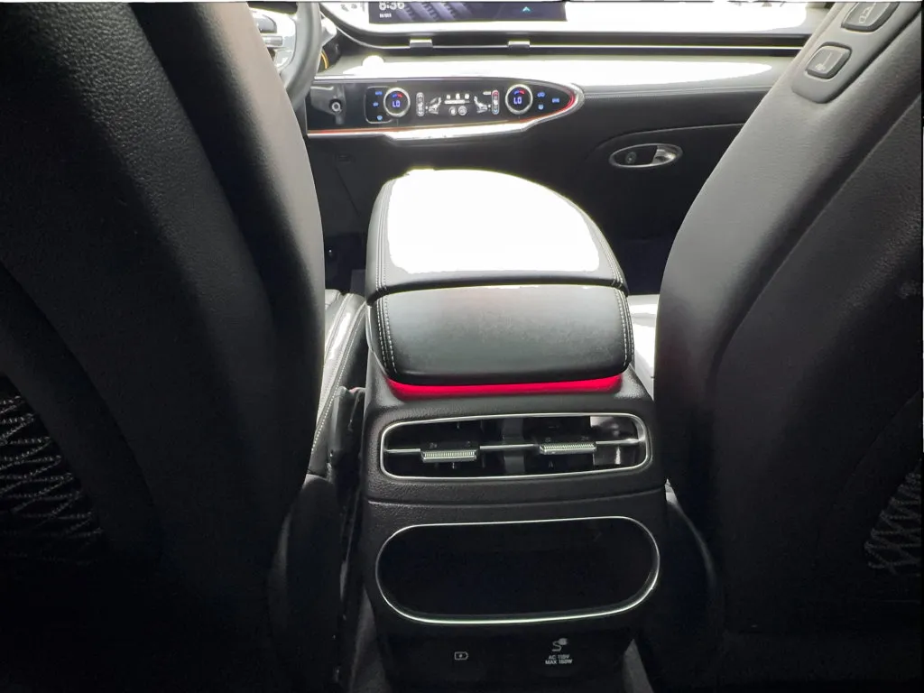 Genesis GV70 photo 41
